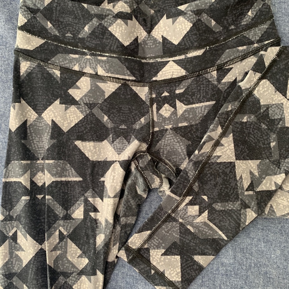 Lucy black/grey patterned leggings